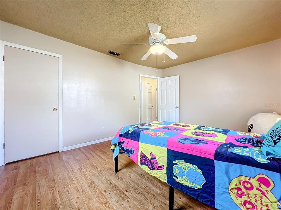 For Sale: $285,000 (3 beds, 2 baths, 1352 Square Feet)