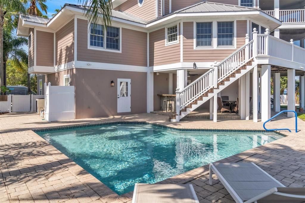 Recently Sold: $2,995,000 (3 beds, 2 baths, 2436 Square Feet)