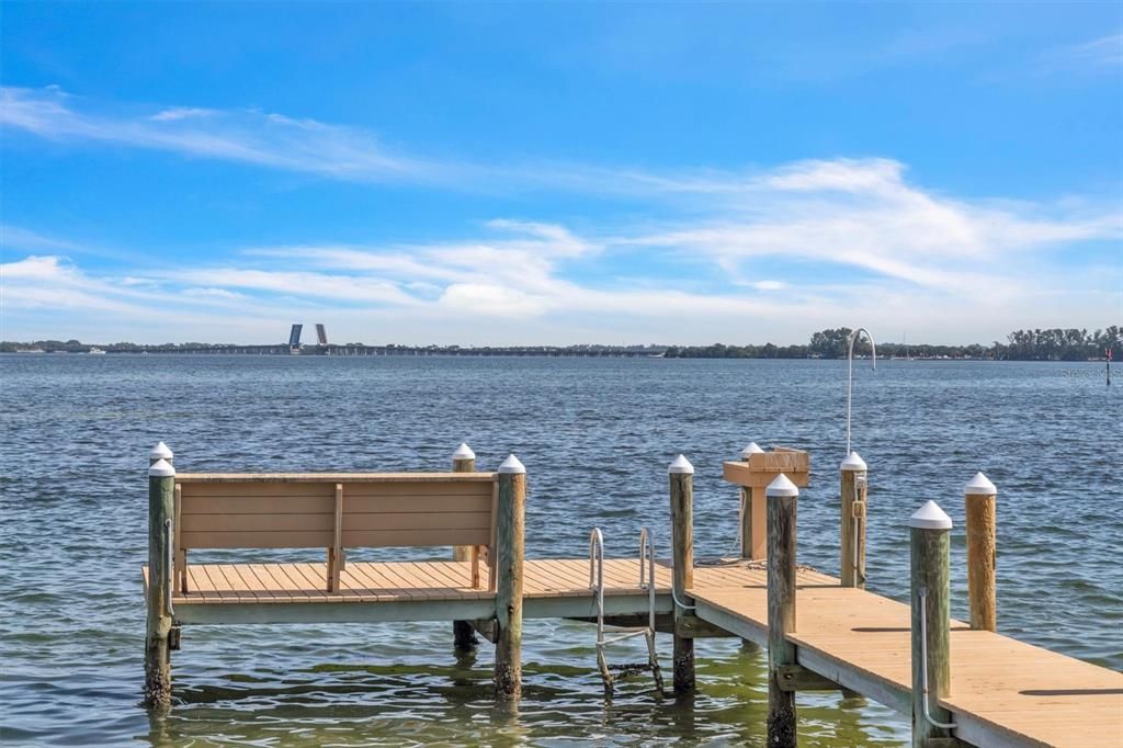 Recently Sold: $2,995,000 (3 beds, 2 baths, 2436 Square Feet)