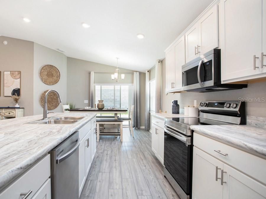 Active With Contract: $352,975 (3 beds, 2 baths, 1545 Square Feet)