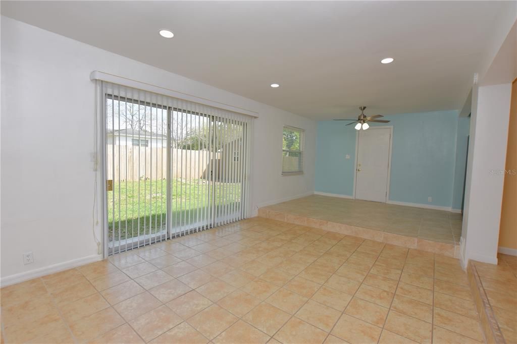 Active With Contract: $1,895 (3 beds, 2 baths, 1384 Square Feet)