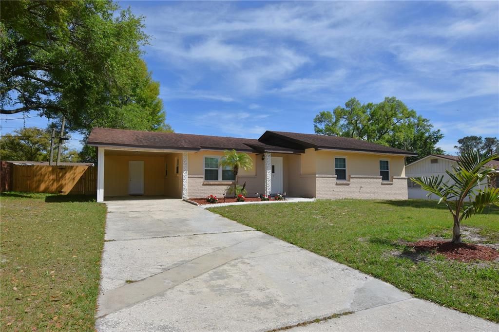 Active With Contract: $1,895 (3 beds, 2 baths, 1384 Square Feet)