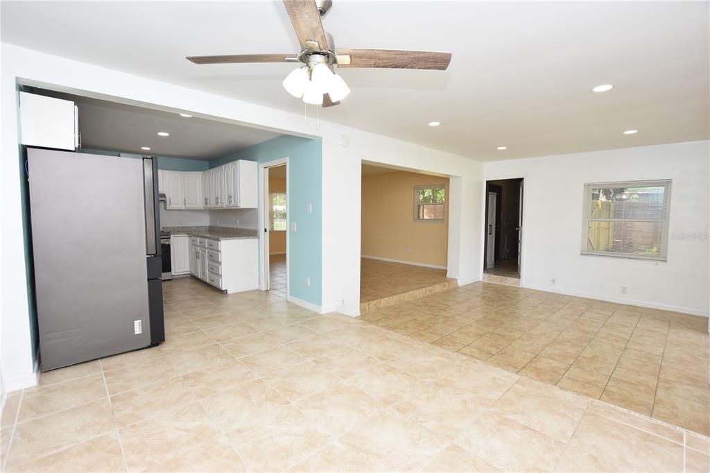 Active With Contract: $1,895 (3 beds, 2 baths, 1384 Square Feet)