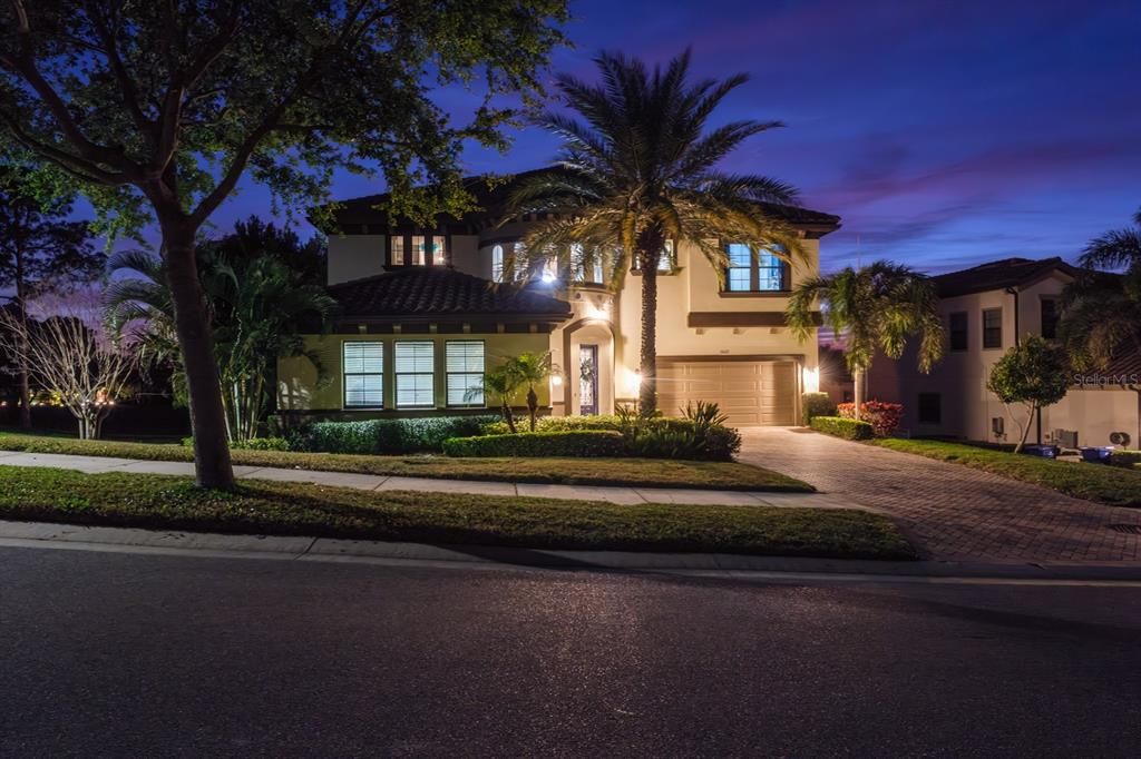 Recently Sold: $1,799,900 (5 beds, 4 baths, 4528 Square Feet)