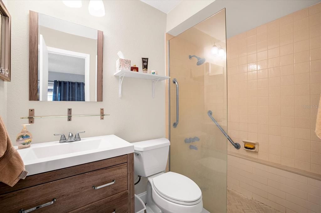 Active With Contract: $135,000 (1 beds, 1 baths, 779 Square Feet)