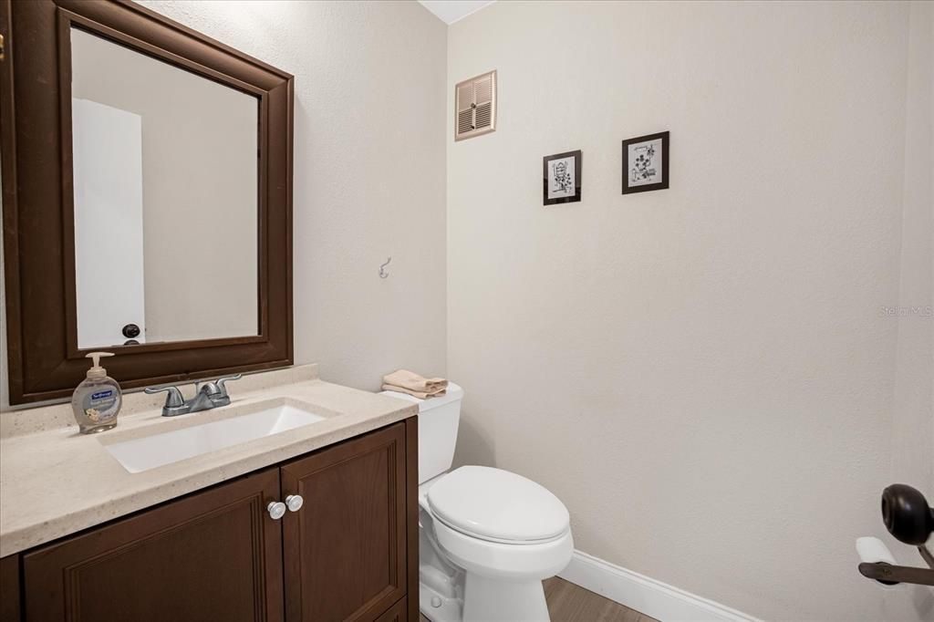 Active With Contract: $135,000 (1 beds, 1 baths, 779 Square Feet)