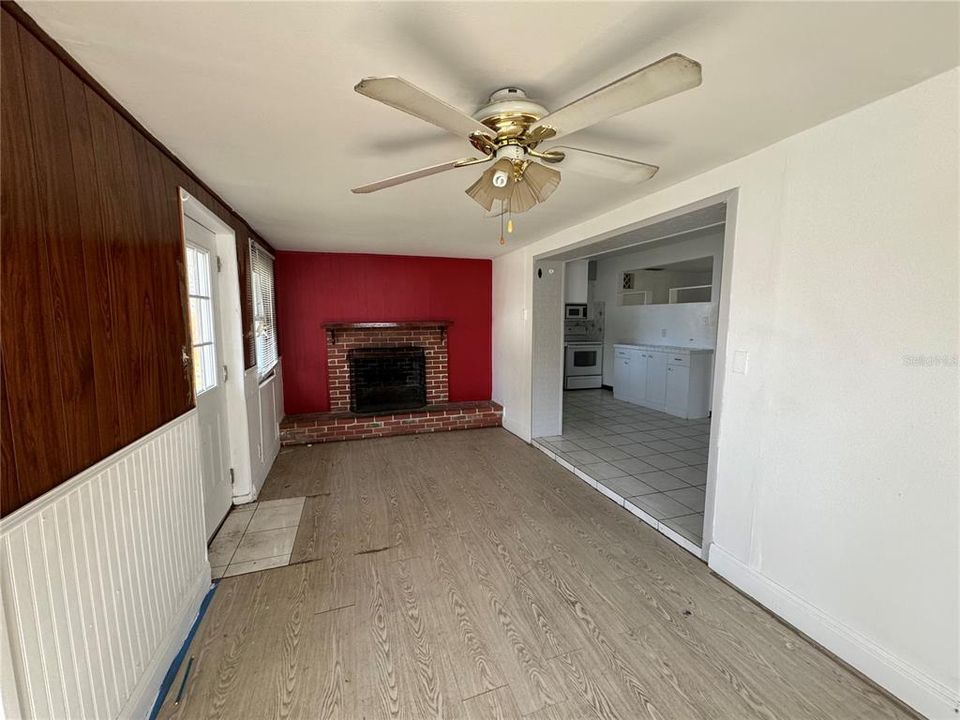 Recently Sold: $285,000 (2 beds, 2 baths, 1187 Square Feet)