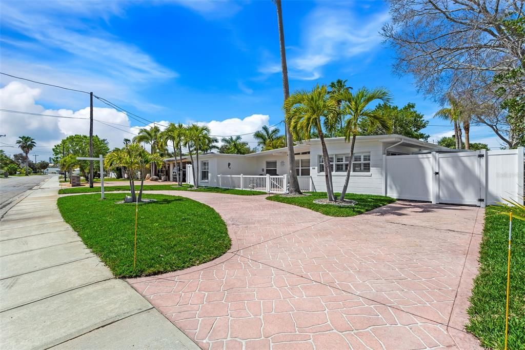 Active With Contract: $759,900 (4 beds, 2 baths, 1545 Square Feet)
