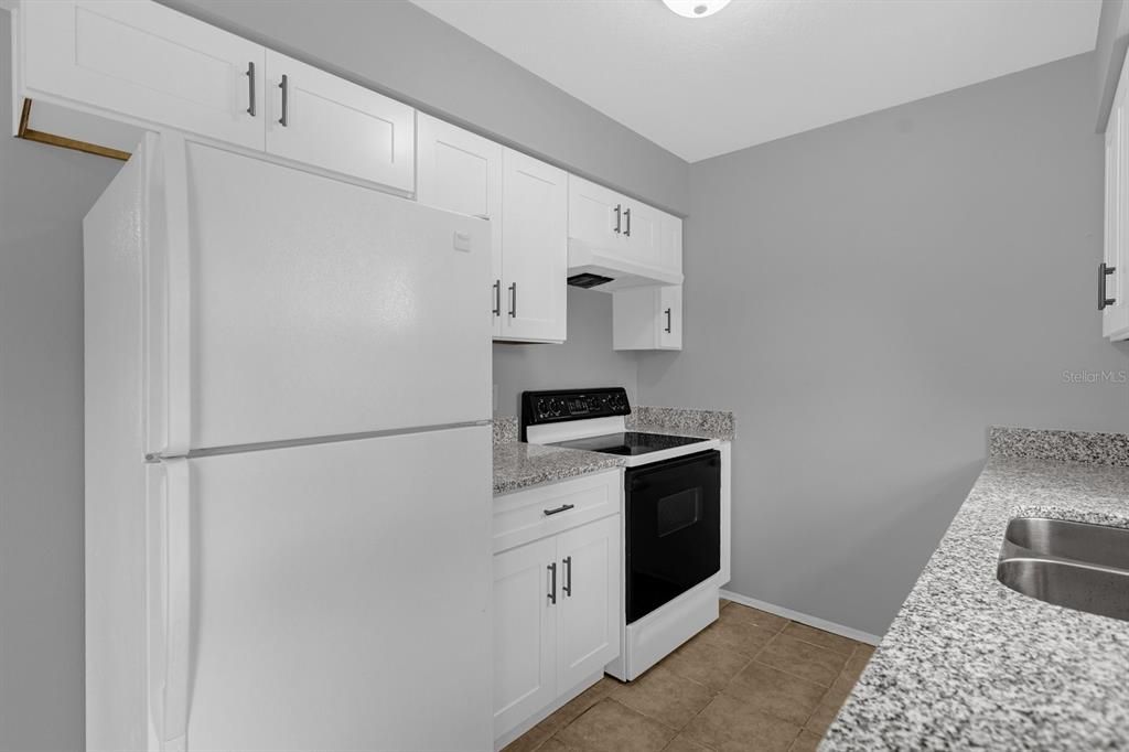 Active With Contract: $279,900 (2 beds, 1 baths, 1008 Square Feet)