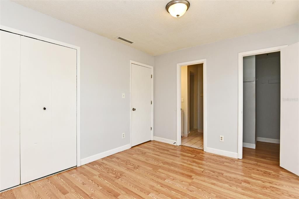 For Sale: $139,000 (2 beds, 2 baths, 1079 Square Feet)