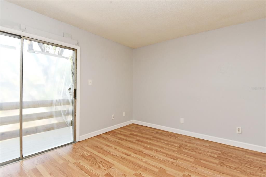 For Sale: $145,000 (2 beds, 2 baths, 1079 Square Feet)