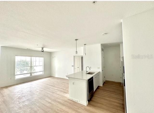 Recently Rented: $1,784 (1 beds, 1 baths, 834 Square Feet)