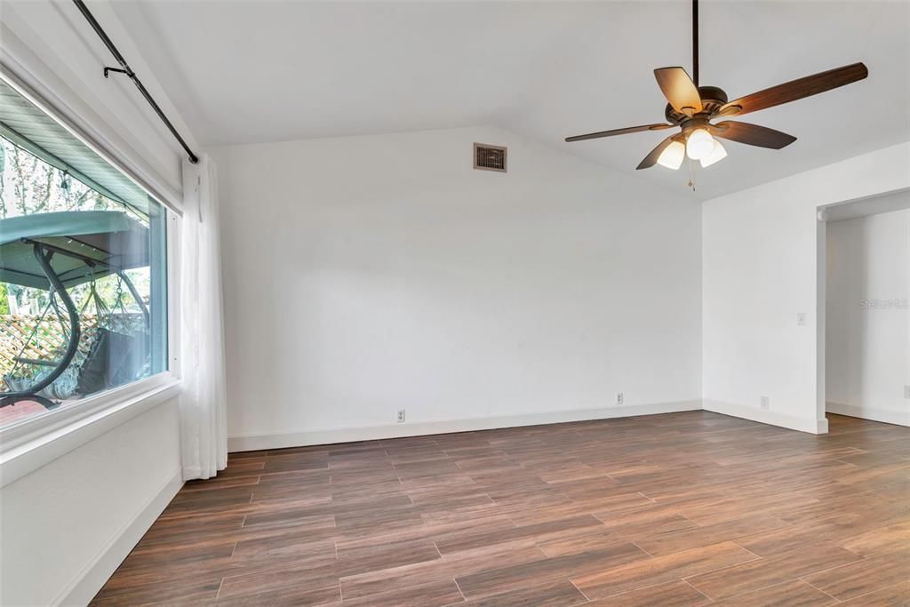 For Sale: $575,000 (3 beds, 2 baths, 1658 Square Feet)