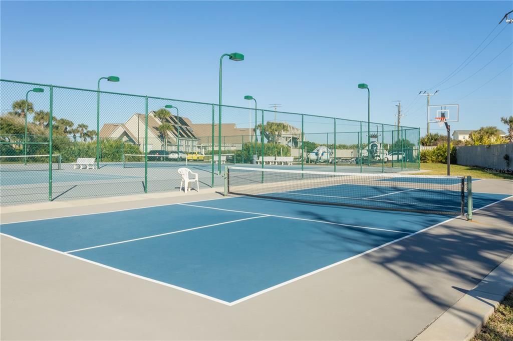 Tennis Courts & Pickleball Courts