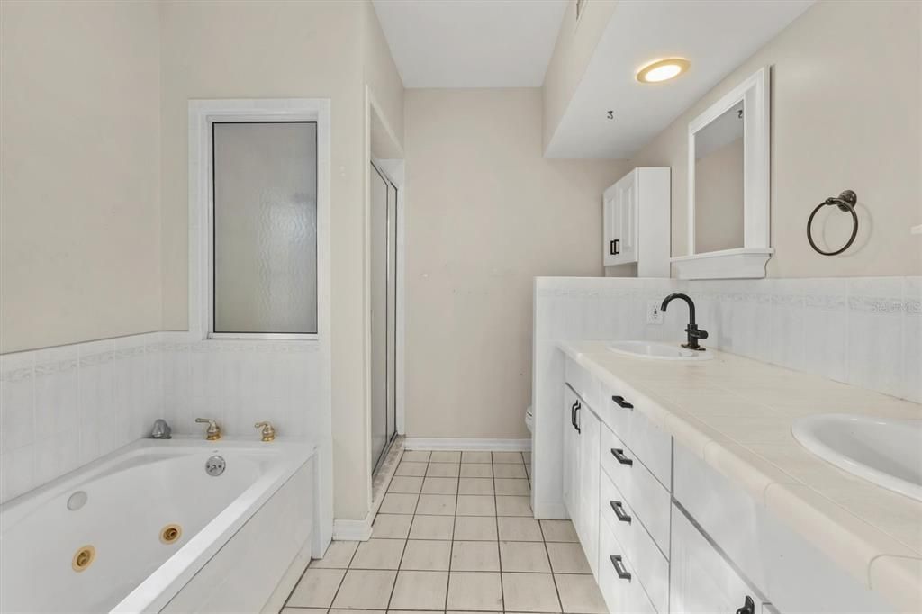 For Sale: $359,000 (2 beds, 2 baths, 1790 Square Feet)