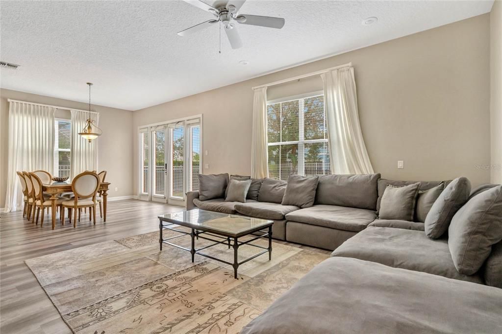 На продажу: $639,000 (4 спален, 2 ванн, 2296 Квадратных фут)