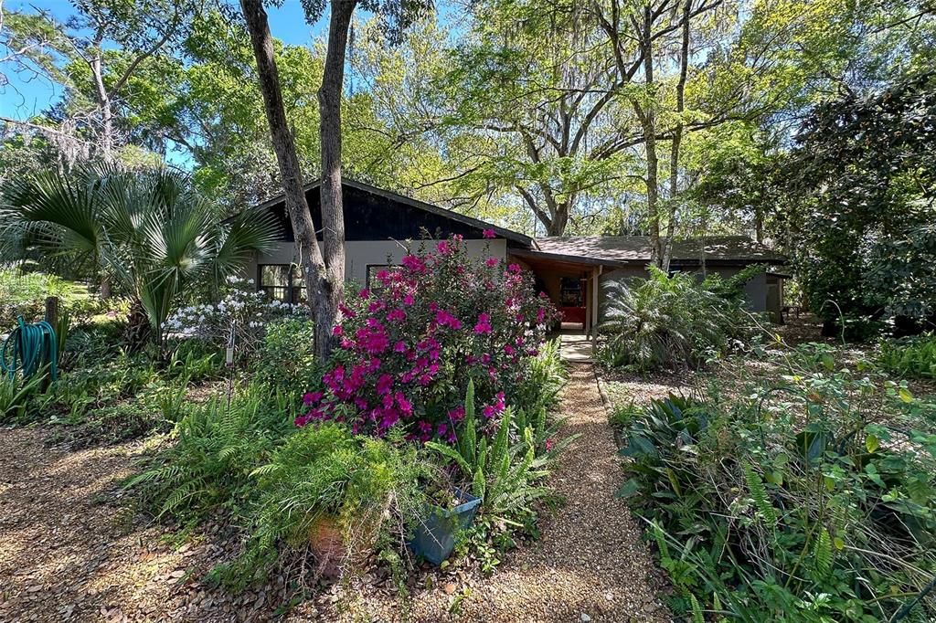 合同活跃: $475,000 (2 贝兹, 2 浴室, 2071 平方英尺)