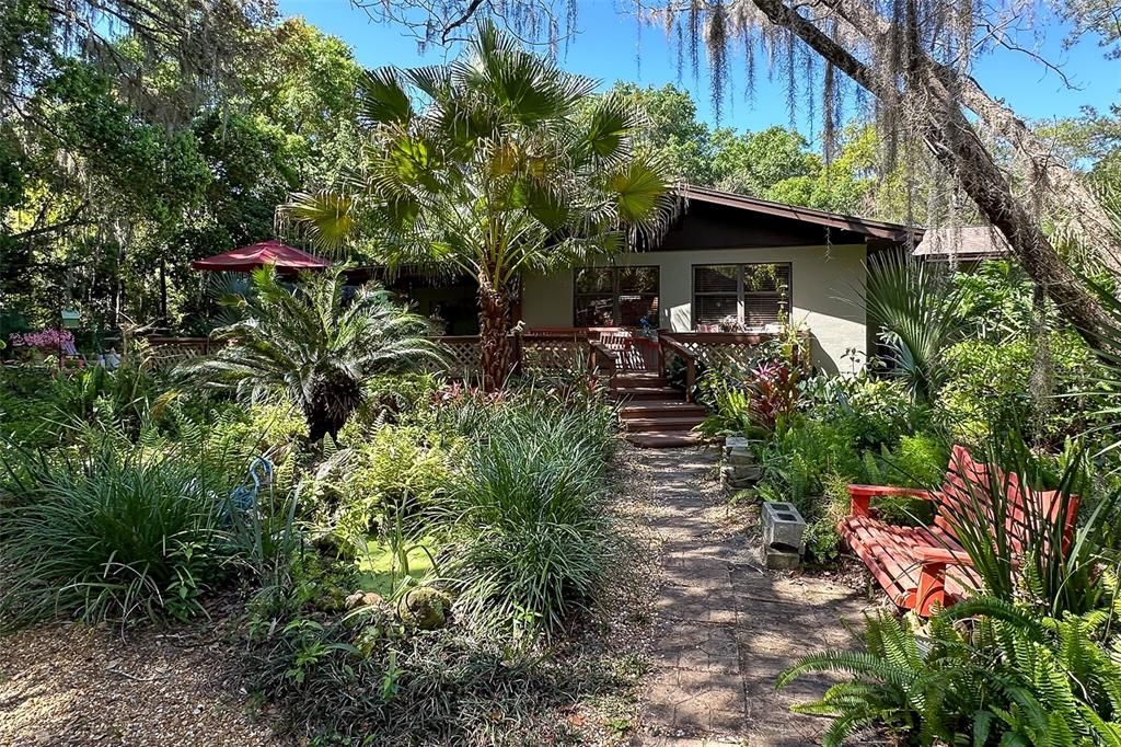 合同活跃: $475,000 (2 贝兹, 2 浴室, 2071 平方英尺)