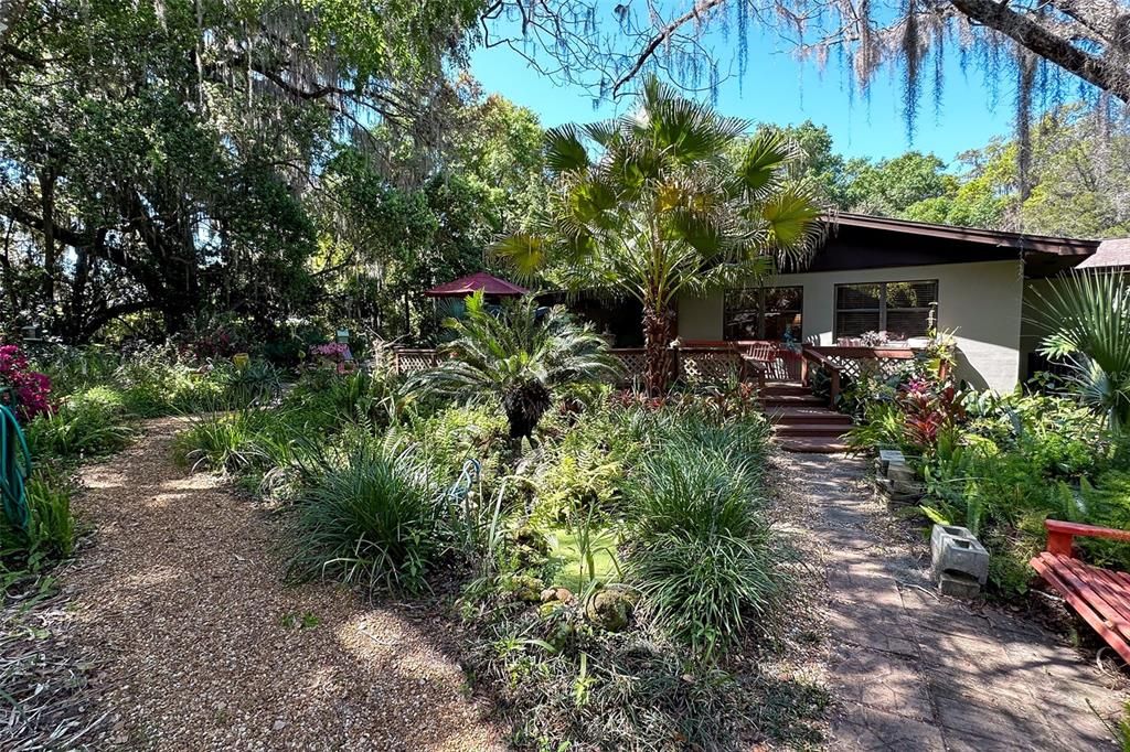 合同活跃: $475,000 (2 贝兹, 2 浴室, 2071 平方英尺)