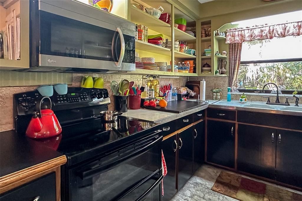 合同活跃: $475,000 (2 贝兹, 2 浴室, 2071 平方英尺)