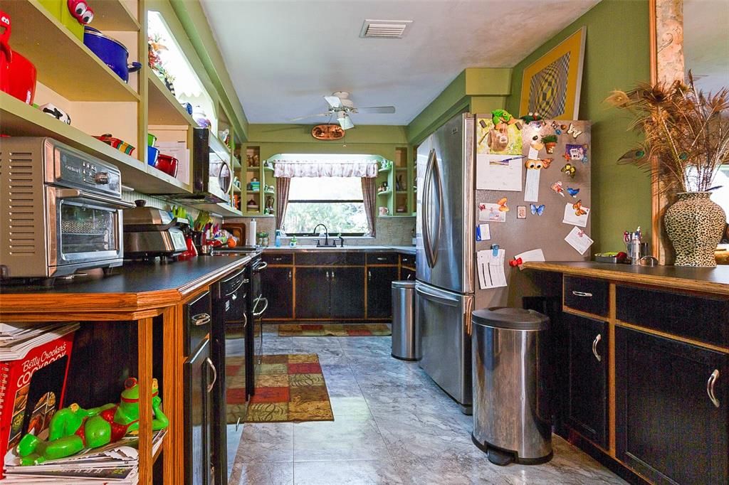 合同活跃: $475,000 (2 贝兹, 2 浴室, 2071 平方英尺)