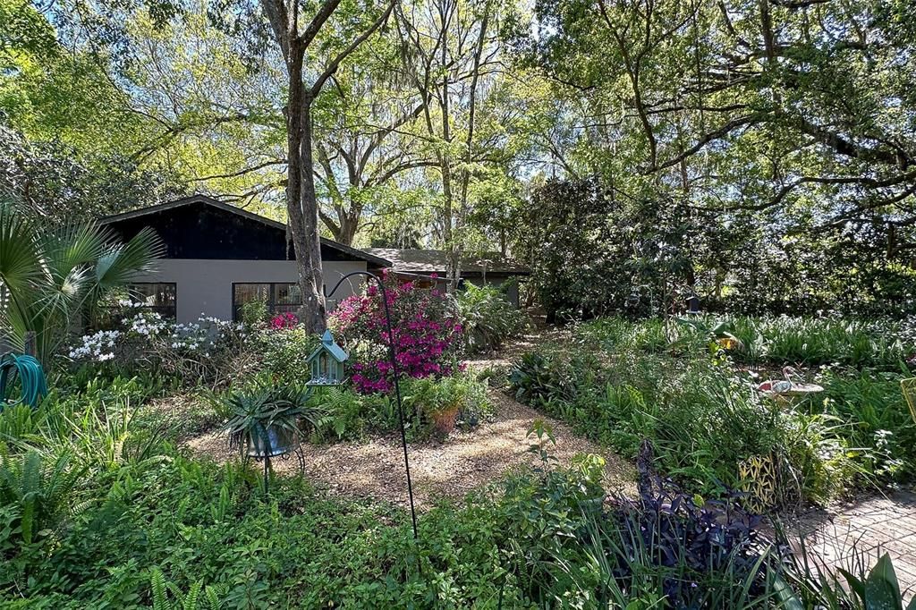 合同活跃: $475,000 (2 贝兹, 2 浴室, 2071 平方英尺)