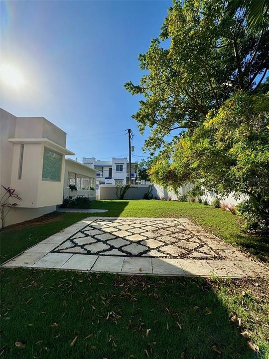 Recently Sold: $820,000 (3 beds, 2 baths, 1425 Square Feet)