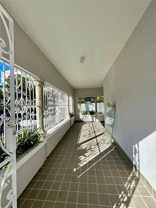 Recently Sold: $820,000 (3 beds, 2 baths, 1425 Square Feet)