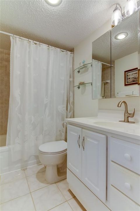 Active With Contract: $209,900 (1 beds, 1 baths, 732 Square Feet)