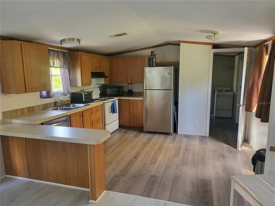 For Sale: $135,000 (2 beds, 2 baths, 784 Square Feet)