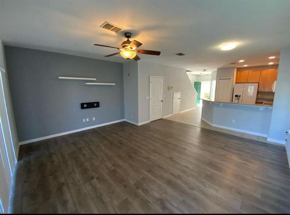 Active With Contract: $2,350 (3 beds, 2 baths, 1366 Square Feet)