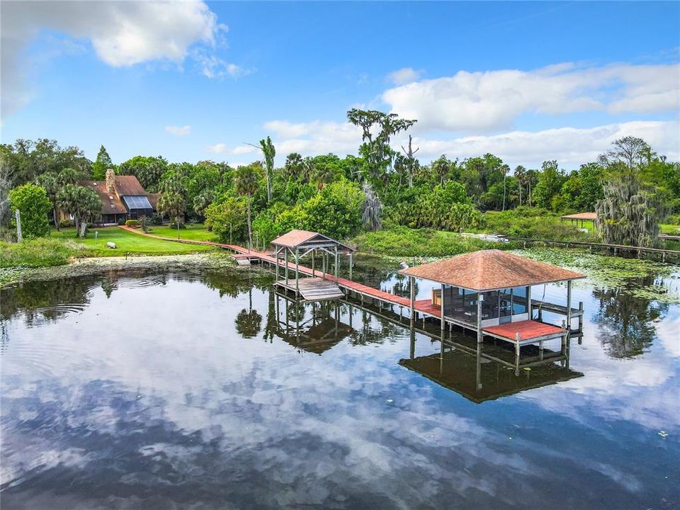 CUSTOM BUILT LAKEFRONT HOME with 4 BR / 3 BA and over 100’ OF LAKEFRONTAGE on LAKE PIERCE.
