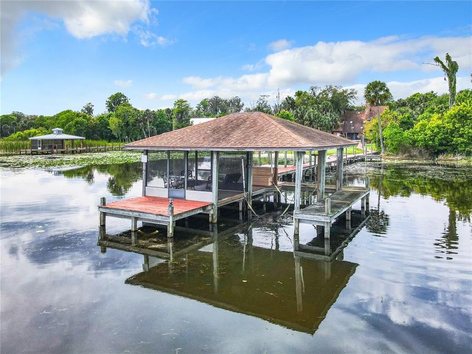 Boat dock with lift, water and electric.