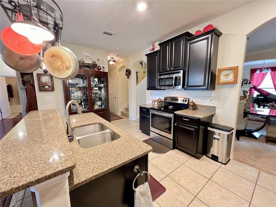 For Sale: $535,000 (5 beds, 3 baths, 3210 Square Feet)