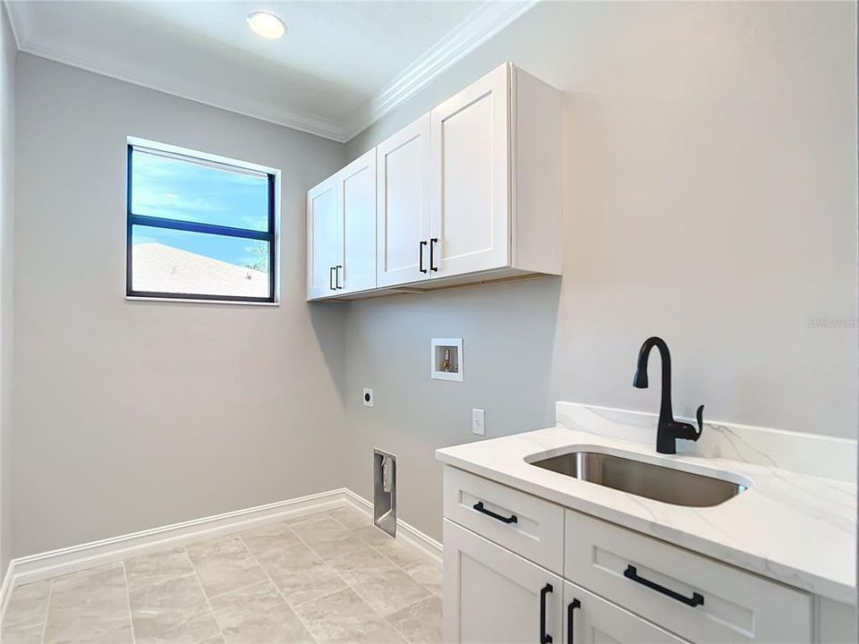 Active With Contract: $593,900 (3 beds, 2 baths, 2148 Square Feet)