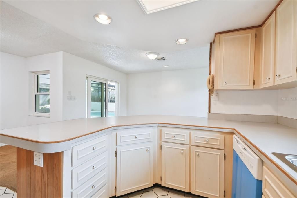 Active With Contract: $425,000 (2 beds, 2 baths, 1439 Square Feet)