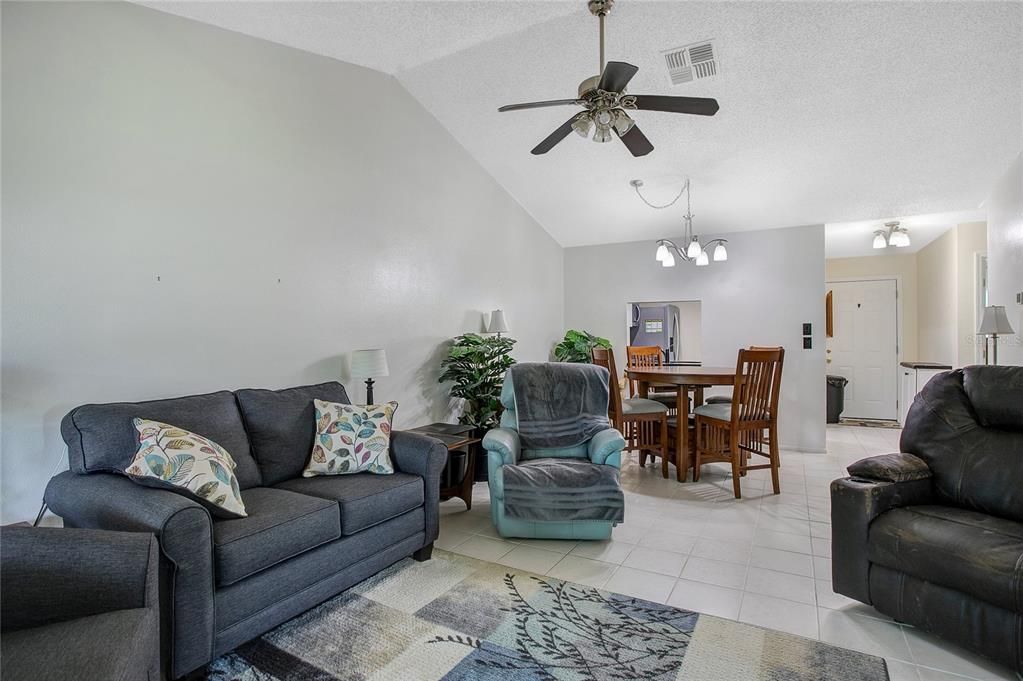 Recently Sold: $229,800 (2 beds, 2 baths, 915 Square Feet)