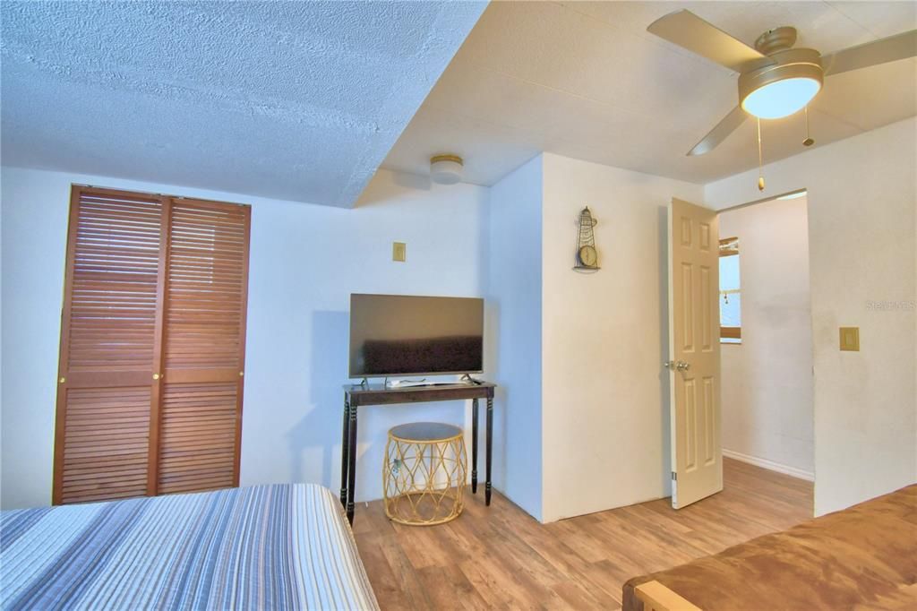 For Sale: $119,000 (2 beds, 1 baths, 720 Square Feet)