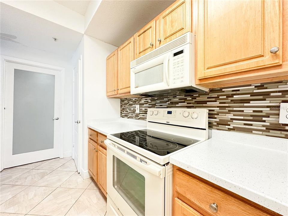 Active With Contract: $2,350 (3 beds, 2 baths, 1396 Square Feet)