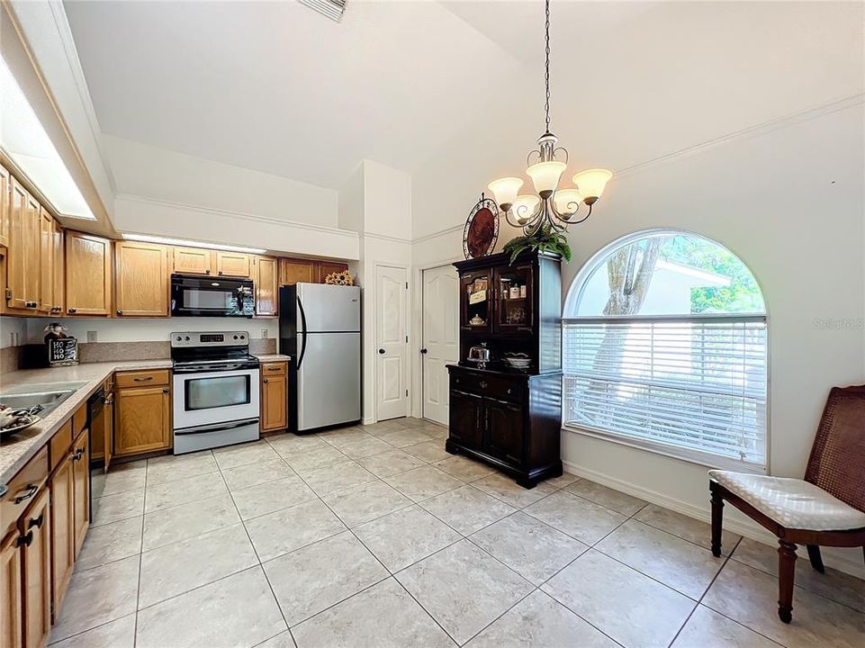 Active With Contract: $319,000 (3 beds, 2 baths, 1456 Square Feet)