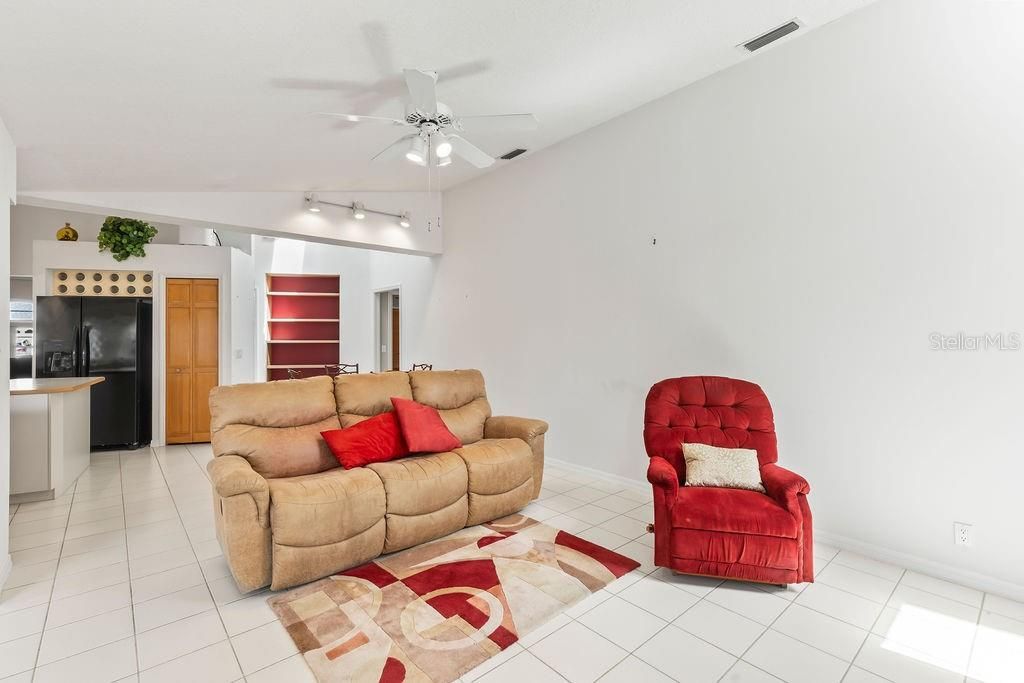 Active With Contract: $359,900 (3 beds, 2 baths, 2462 Square Feet)