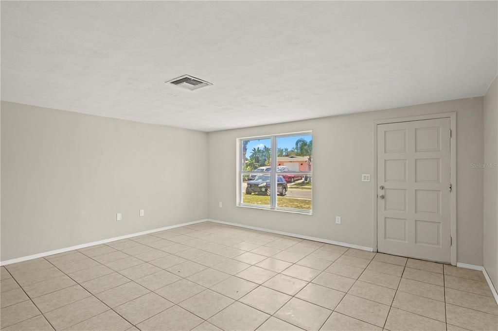 For Sale: $317,000 (3 beds, 2 baths, 1595 Square Feet)