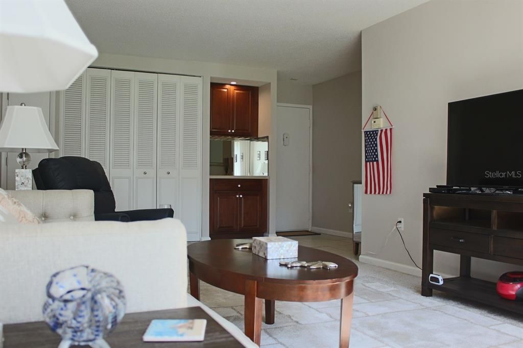 Active With Contract: $1,700 (2 beds, 1 baths, 900 Square Feet)