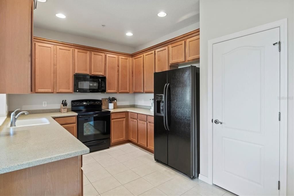 Active With Contract: $349,900 (3 beds, 2 baths, 1277 Square Feet)