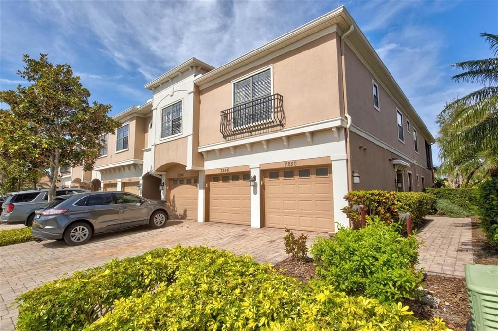 Active With Contract: $349,900 (3 beds, 2 baths, 1277 Square Feet)