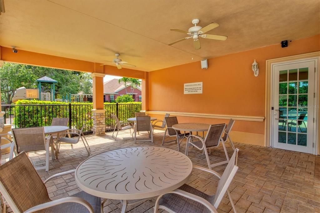 Active With Contract: $349,900 (3 beds, 2 baths, 1277 Square Feet)