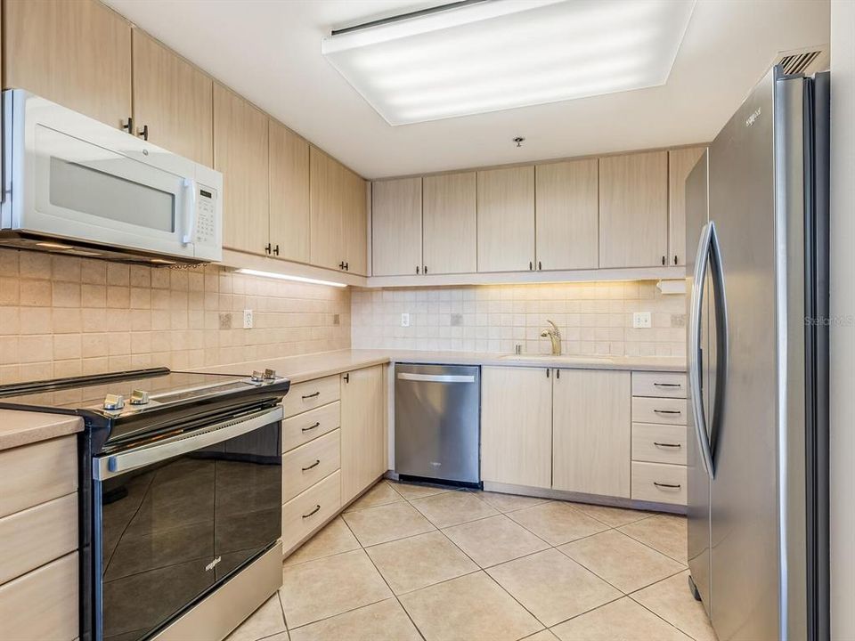 For Rent: $5,500 (2 beds, 2 baths, 1656 Square Feet)