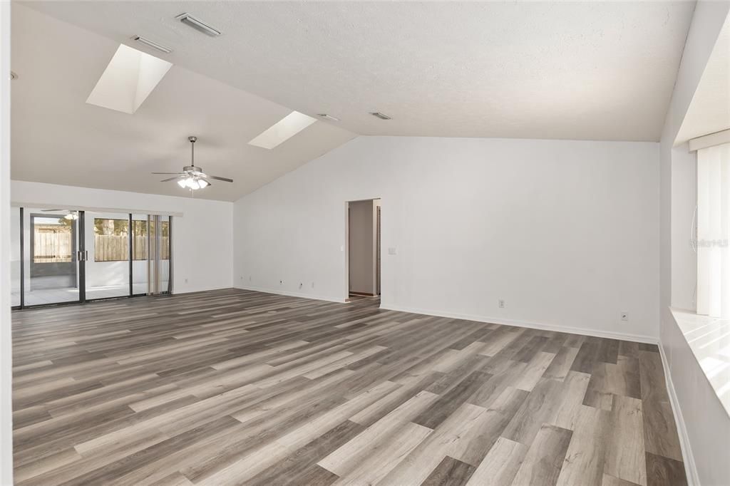 CHECK OUT THIS GORGEOUS LAMINATE FLOORING THROUGHOUT THE SPACIOUS OPEN FLOOR PLAN
