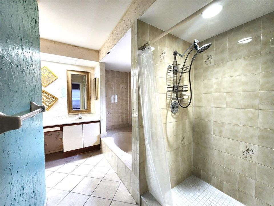 最近售出: $275,000 (3 贝兹, 2 浴室, 2025 平方英尺)