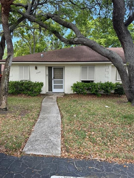 Active With Contract: $160,000 (2 beds, 2 baths, 930 Square Feet)